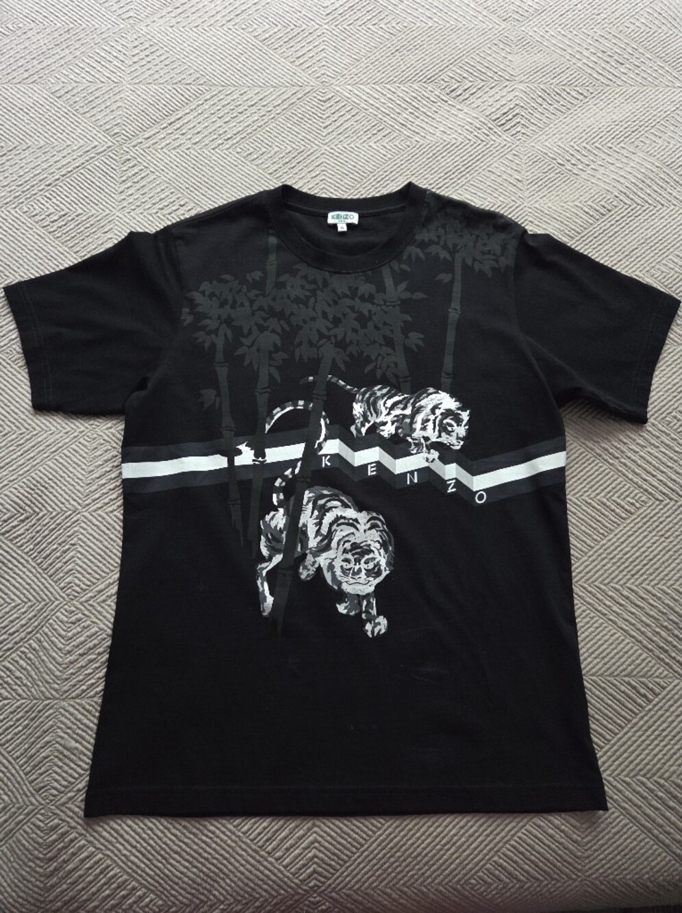 Kenzo Black Short-Sleeve Tee with Gray & White Tiger Motif